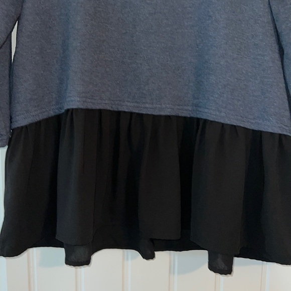 Entro boho Lace hem
 top L - Picture 2 of 6